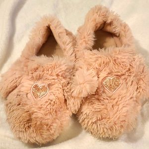 Girls fuzzy slippers size 1-2